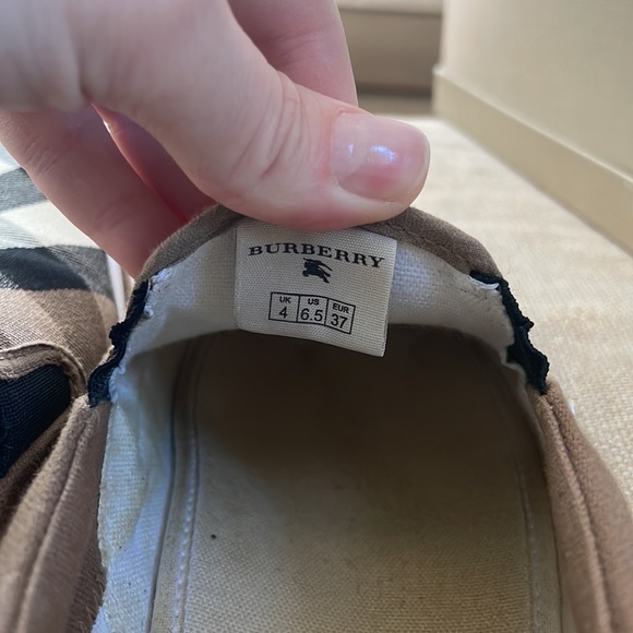 Burberry Women’s check slip-on sneaker size euro 37/ US 6.5 - Picture 4 of 7